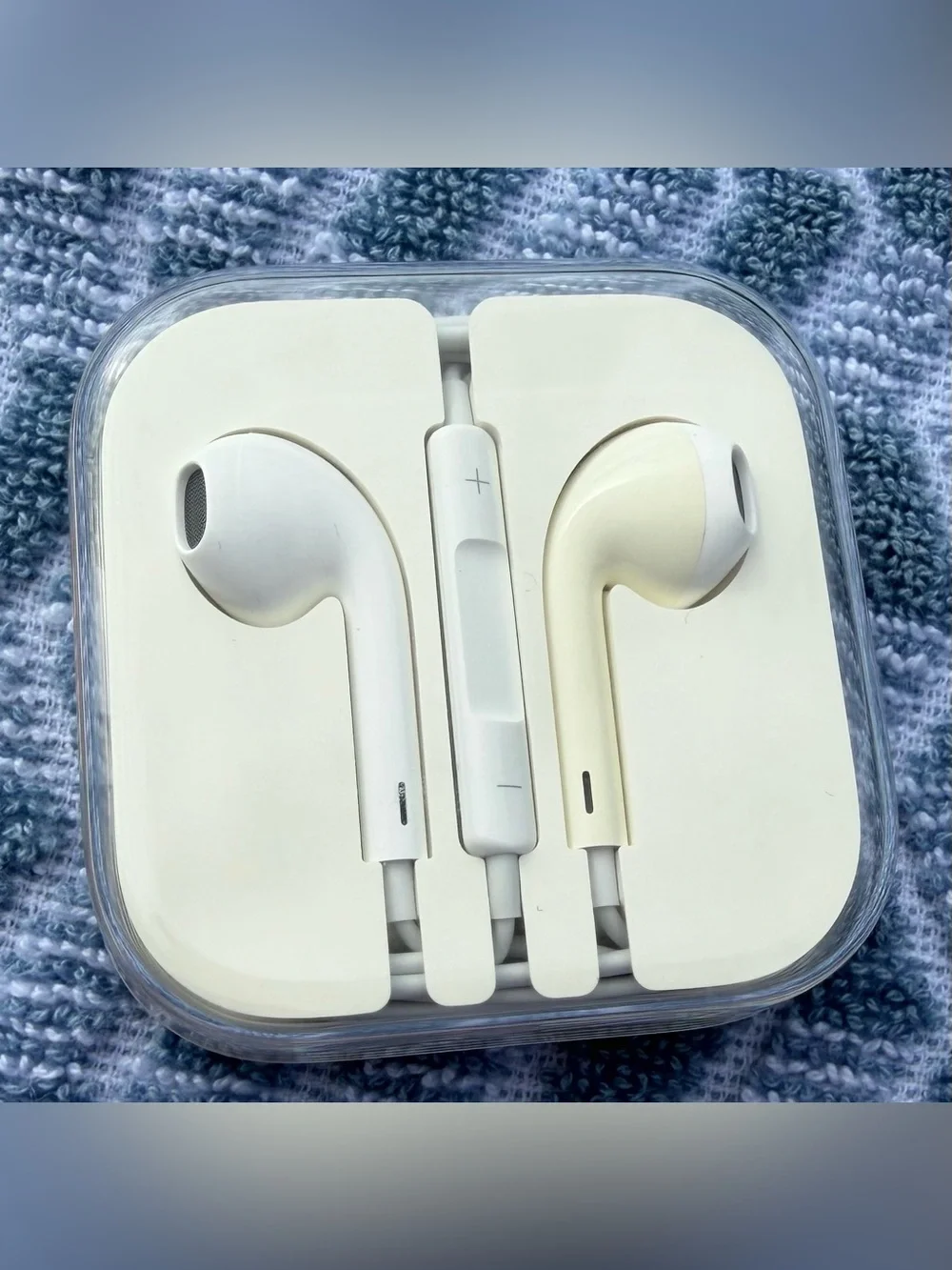 Apple White Earbud Headphones with Inline Remote NWOT
